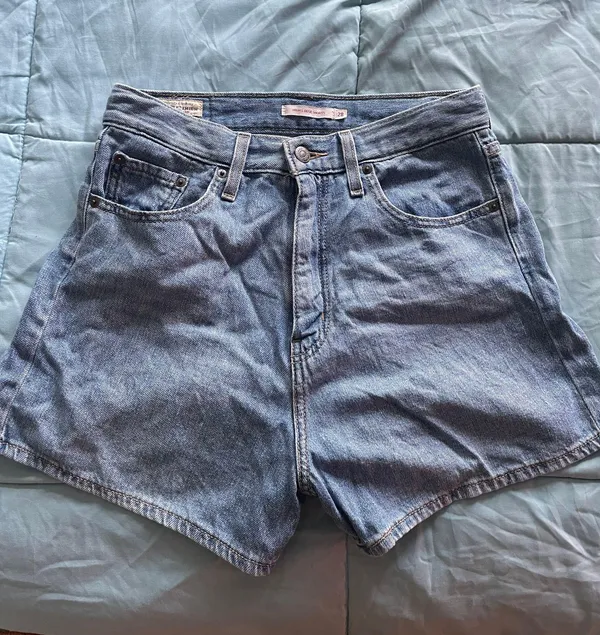 Levi’s High Loose Shorts - Image 3