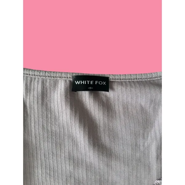 WHITE FOX Gray Bow Scoopneck T Shirt Size Small - Image 3