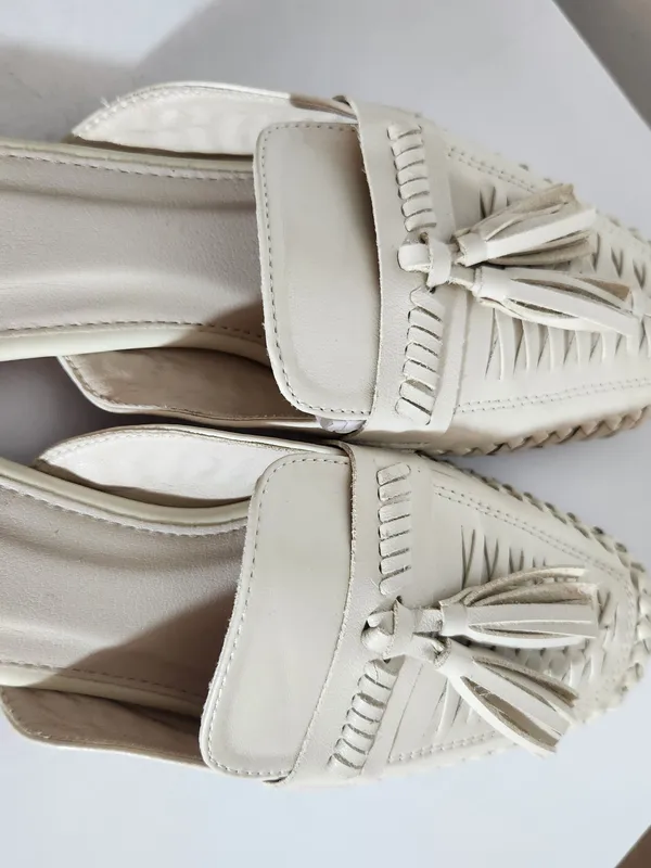 Womens Cream Woven Flat Mules with Tassel Detail Size 40 US 9 - Image 4