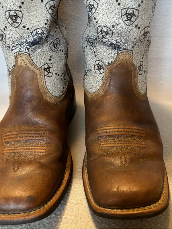 Ariat Women’s 7.5C Two-Tone Western Cowboy Boots with Ariat Logo, Square Toe - Image 2