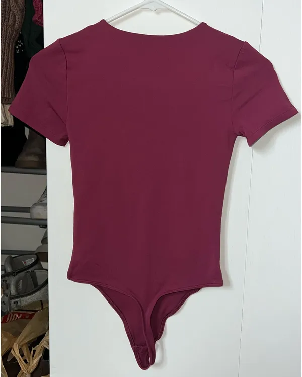 Babaton Aritzia Bodysuit Contour Short Sleeve - Image 2
