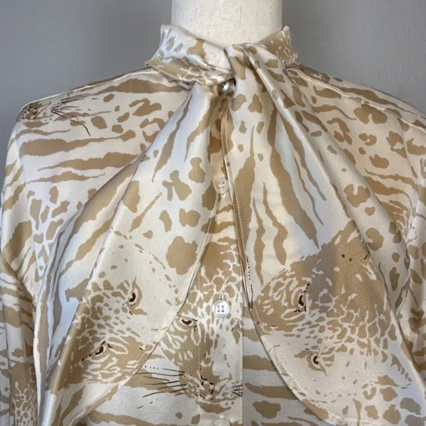 Escada Vintage Leopard Tiger Print Cream‎ Silk Blouse Top Size 36/6 Long Sleeve - Image 5