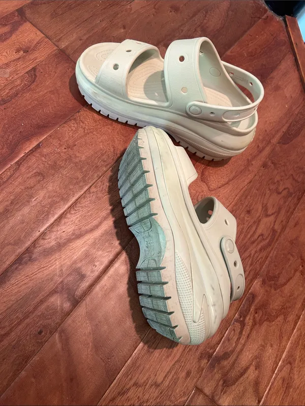 Crocs Women’s Mega Crush Sandal Bone Size 7 - Image 8