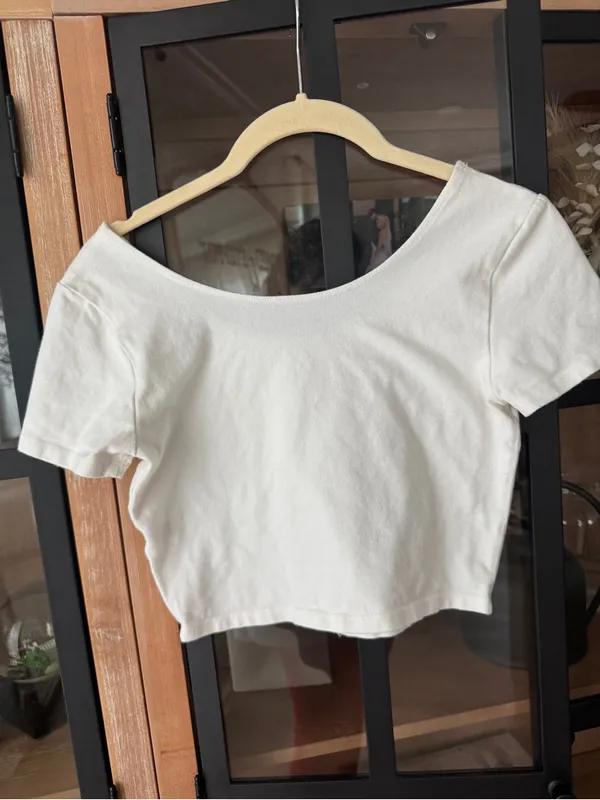 Brandy Melville cropped top tee scoop neck short sleeve john galt - Image 4
