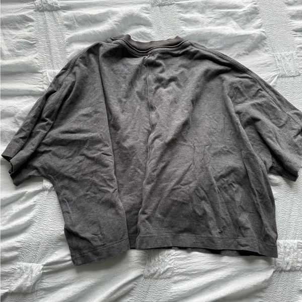 Lululemon Athletica Gray Short Sleeve Tee - Image 4