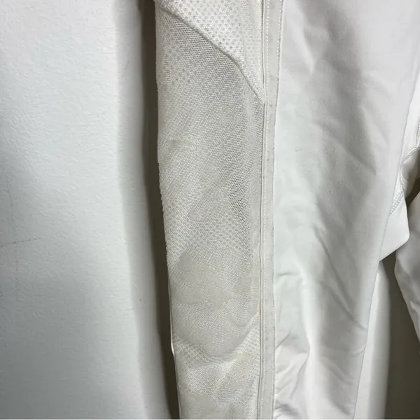 Lululemon white cropped leggings with mesh sides‎ size 2 - Image 2