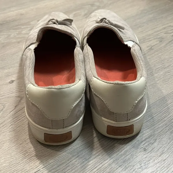 Dr Scholls Madi Faux Suede Tan Size 9 Slip on Comfort‎ Sneaker with Tassels - Image 4