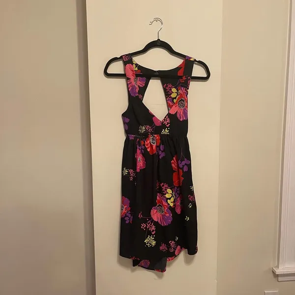 Roxy Love Seeker Black Floral Open Back Dress Size Medium - Image 3