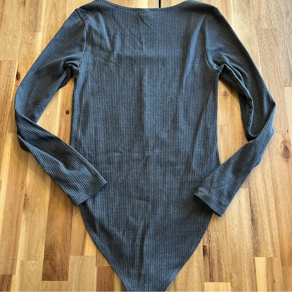 Old Navy Ribbed Long Sleeve Bodysuit size medium - Image 5