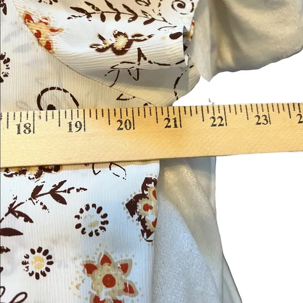 Laura Scott vintage white flower print button down shirt size 12 - Image 4