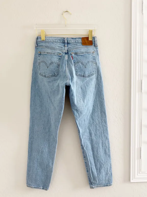 Levi's Premium Wedgie Icon Fit Jeans in Tango Light Wash Size 28 - Image 4