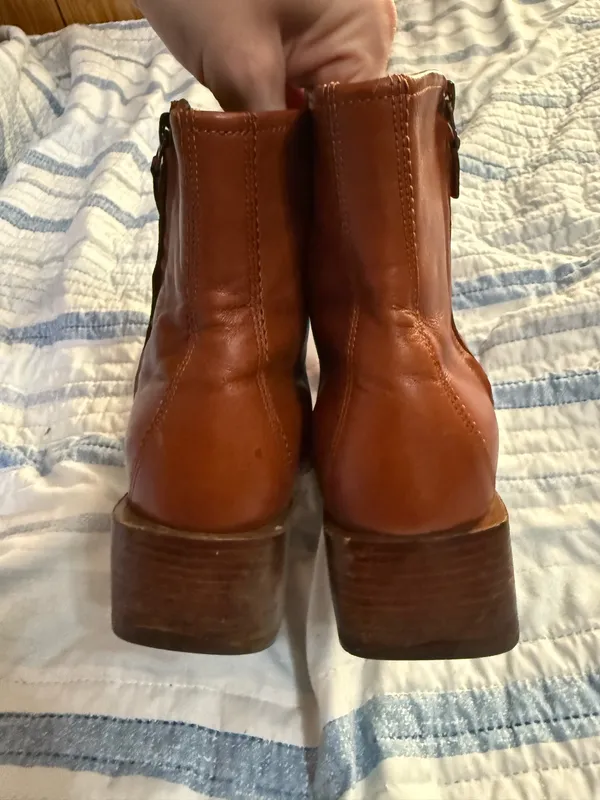 Timberland Block Heeled Leather Booties 9.5 - Image 6
