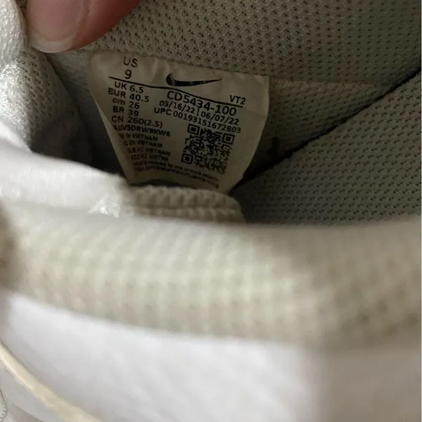 Nike White Athletic Sneakers size 9 - Image 5