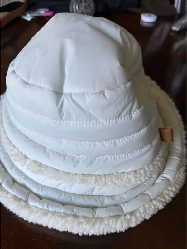 UGG White Fleece Lined Bucket Hat Size Small - Image 3