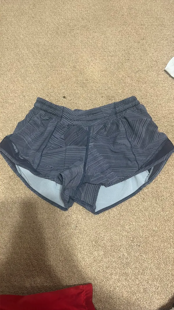 Lululemon Shorts 2.5" Hotty Hot - Image 2