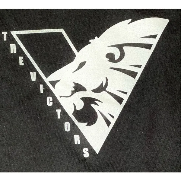 Gildan Graphic Sweatshirt "The‎ Victors" 1 Cor. 15:57 Bible Verse Black Fleece - Image 2