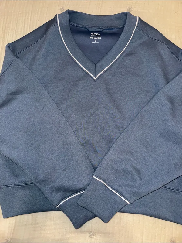 Abercrombie & Fitch Women’s YPB neoKNIT V-Neck size S - Image 2