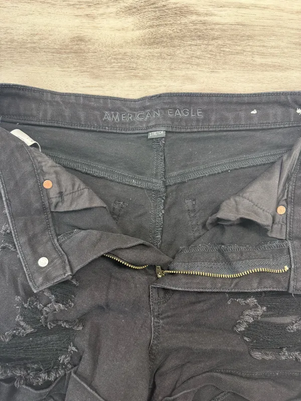 American Eagle black distressed stretch denim shorts - Image 3