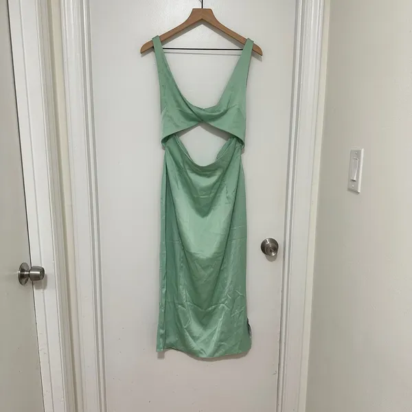ASOS DESIGN | NEW Twist Front Keyhole Sage Green Cutout Back Midi‎ Dress, Size 4 - Image 5