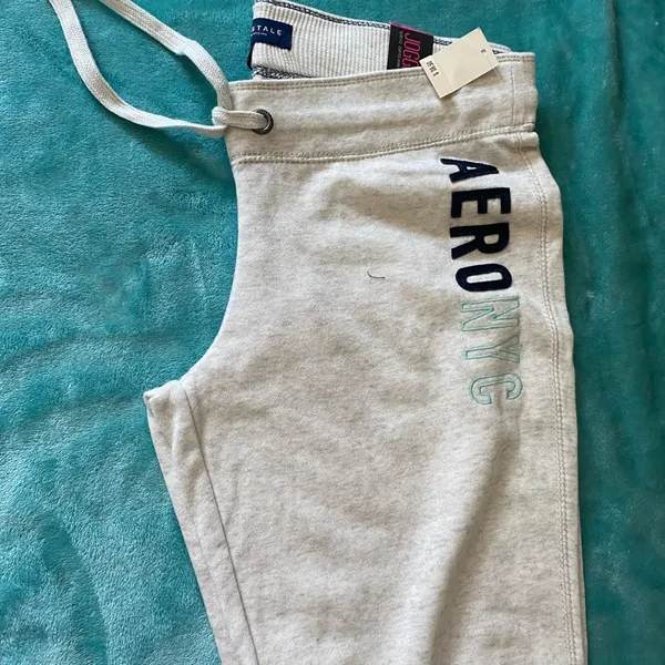 Aeropostale Women’s Cream Fleece Joggers - Image 3