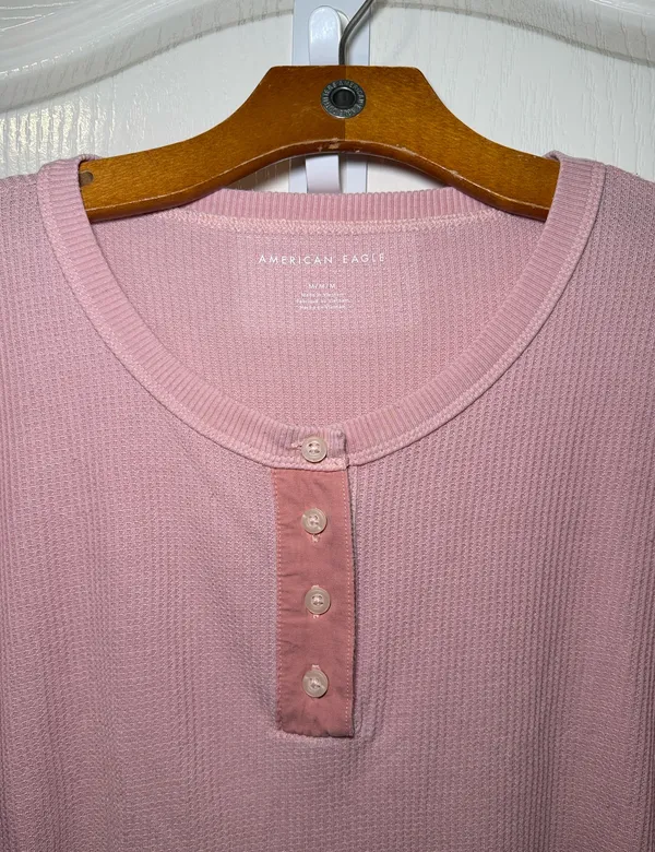 American Eagle Outfitters Pink Henley L/S Relaxed Cropped Shirt Size Medium NWOT - Image 3