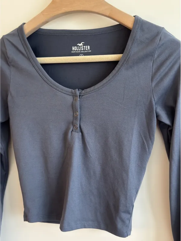 Hollister Must-Have Collection Soft Stretch Henley Crop Top Blue Size Small - Image 3