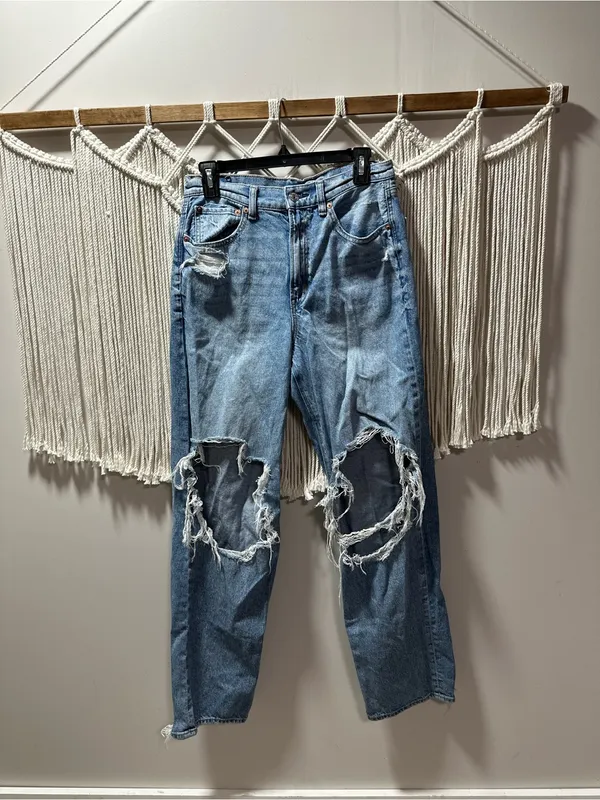 American Eagle Outfitters Light Blue Distressed Boyfriend Jeans - Image 4