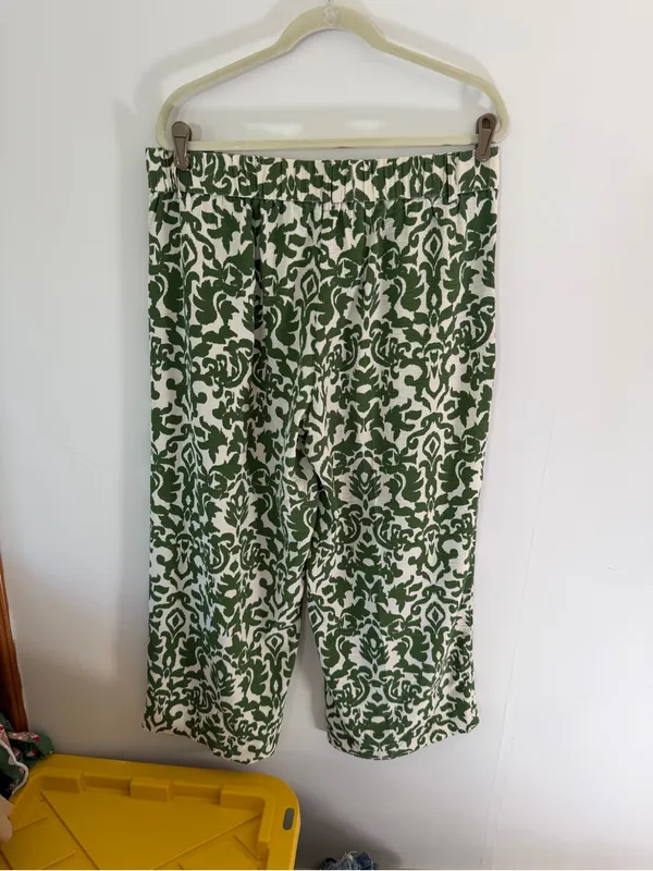 Cropped Wide-Leg Pants in Green and Cream Damask - Image 6