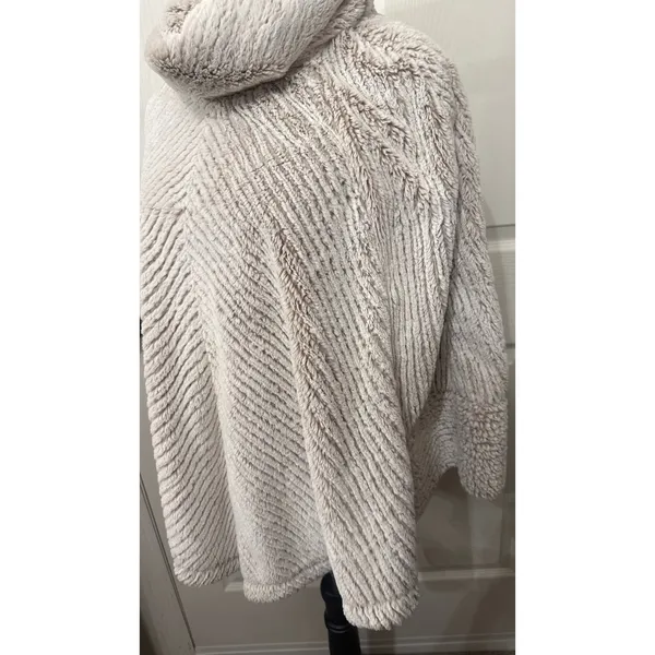 Capote Faux Fur Cape Poncho S/M Cream Plush Turtleneck Cowl Neck Winter - Image 3