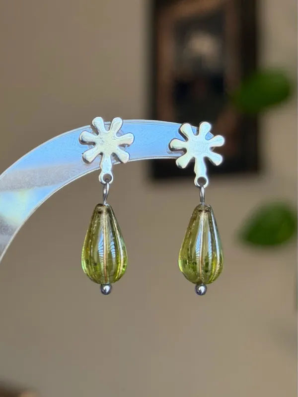 Handmade olive green color teardrop Czech glass earrings💚 - Image 5