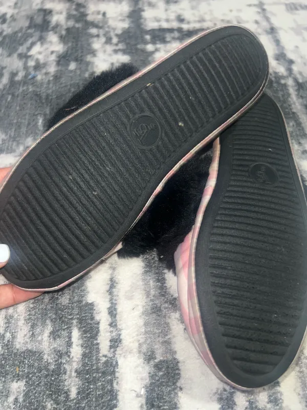 Victoria’s Secret Slippers - Image 4