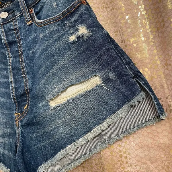 Abercrombie & Fitch dark wash light distressed/whiskered high rise festival shor - Image 4