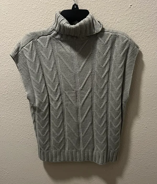 Gray Sleeveless Sweater - Image 5