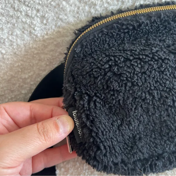 Lululemon Everywhere Fleece Black Belt Bag Gold Hardware Purse‎ - Image 8