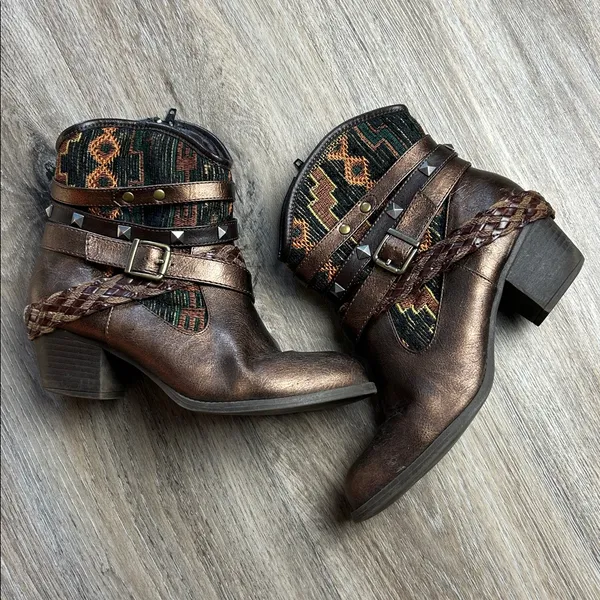 BKE/Buckle “Pluto” Bronze Ankle Boots with Patterned Fabric Size 8.5 - Image 3