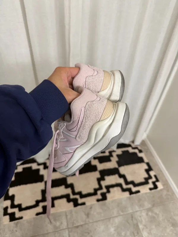 Pink new balance 5740  - Image 4