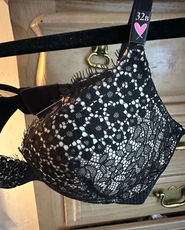 Victoria's Secret Push-up Bra - Image 6