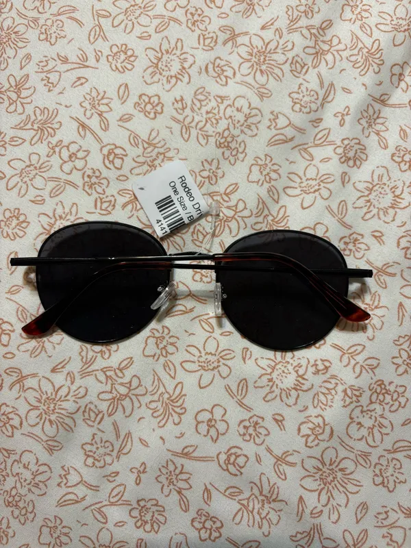Boutique Sunglasses - Image 3