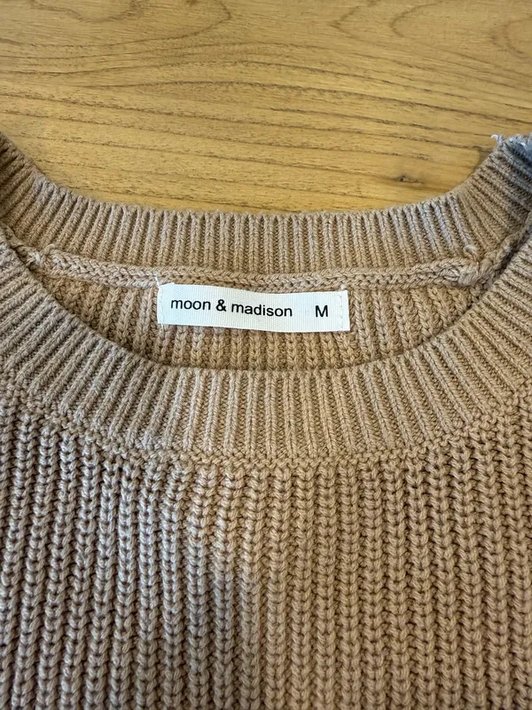 Moon & Madison Knit Sweater cap sleeve - Image 3