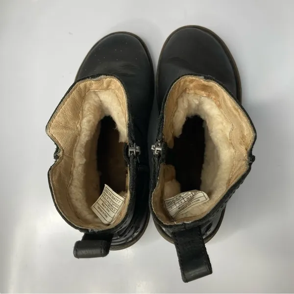 UGG Neevah short boot‎ black leather Shearling lined size 7 - Image 8
