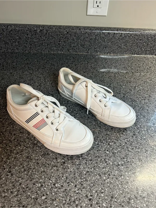 Tommy Hilfiger White Sneakers with Navy & Red Accent - Image 8