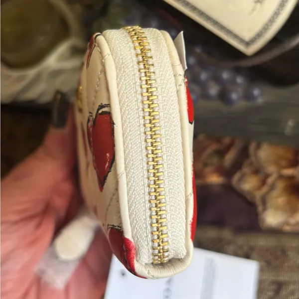 Authentic Coach 1941 Nappa leather Heart zip around 3 compartments wallet. - Image 3
