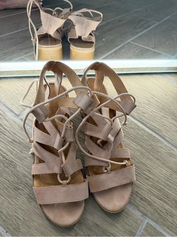 Charlotte Russe Lace-Up Cutout Block Heel Sandals - Image 4