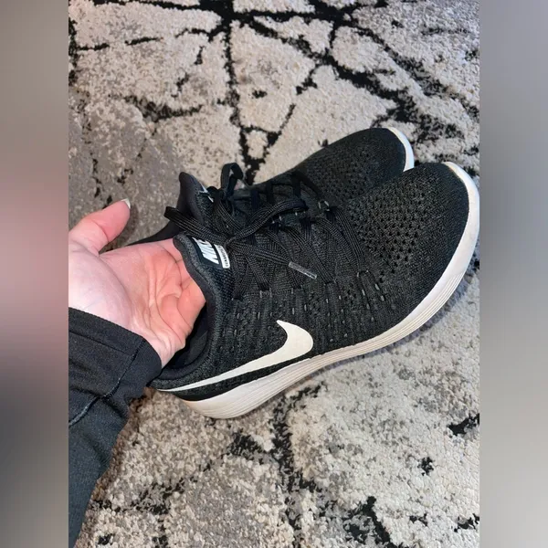 ⚠️SOLD⚠️gym shoes Black Size 8.5 - Image 5