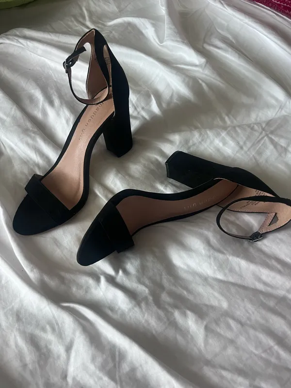 Madden Girl Black Heels - Image 4