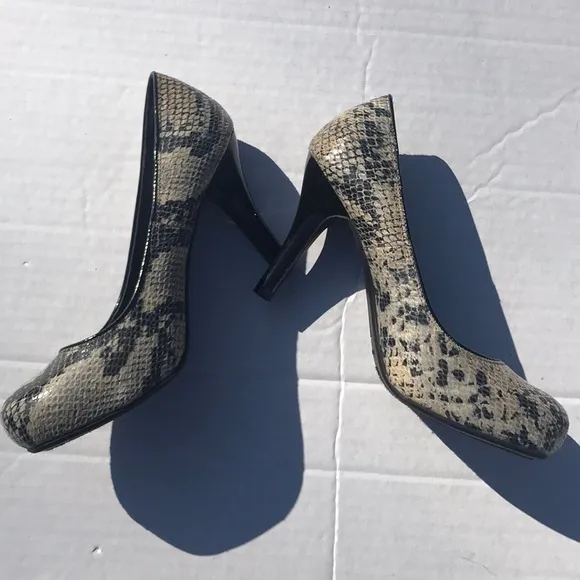 NWOT Zodiac Evade Snakeskin Pumps‎ - Image 3