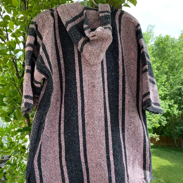 Vintage 5Focus Cotton Blend Pink & Gray Short‎ Sleeve Mexican Baja Poncho - Image 5