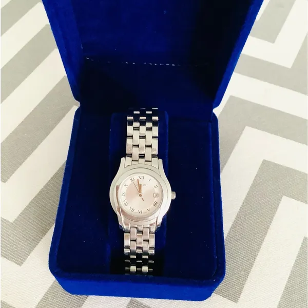 Ladies Gucci stainless steel watch 🔥 - Image 8