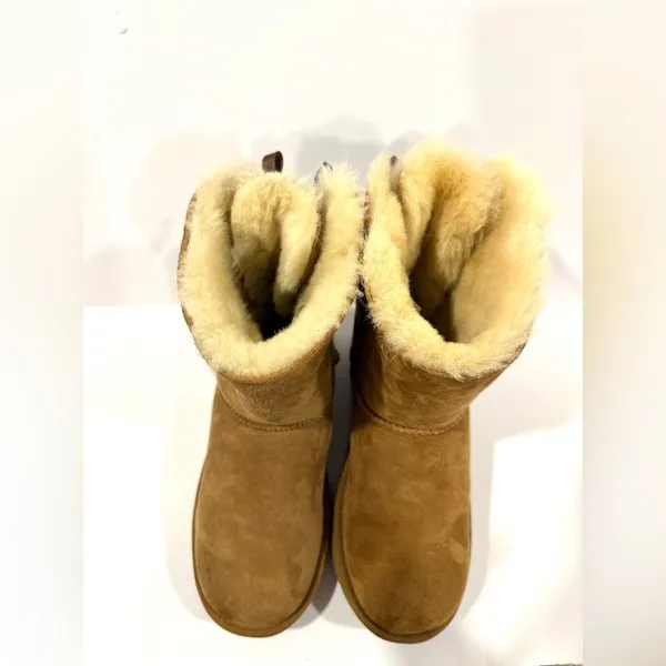 UGG Bailey Bow II Chestnut Boots Women Size 5 Brown Sheepskin Suede - Image 2