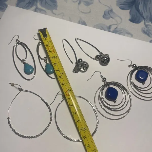 Women’s Lot Of 4 Silver Tone Dangle Costume Earrings Pierced Beaded Mix - Image 9